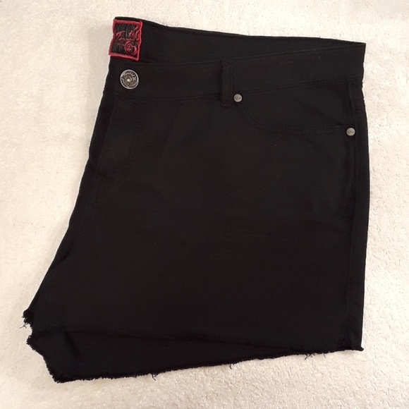 Torrid (Stretch) Black Jean Shorts. Women's Plus Size: 26 - Picture 3 of 8